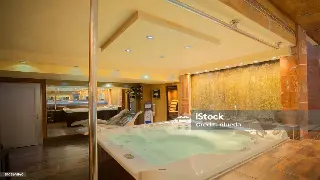 解锁健康密码：西安按摩技巧之自我按摩全攻略 封面