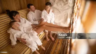 告别僵硬！三分钟上手：办公室OL必备自我按摩术，拯救你的肩颈腰