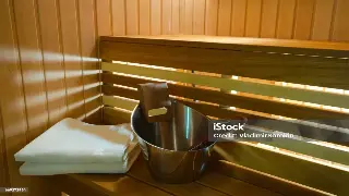 告别酸痛！居家自我按摩，颈肩腰腿的秘密放松术 封面